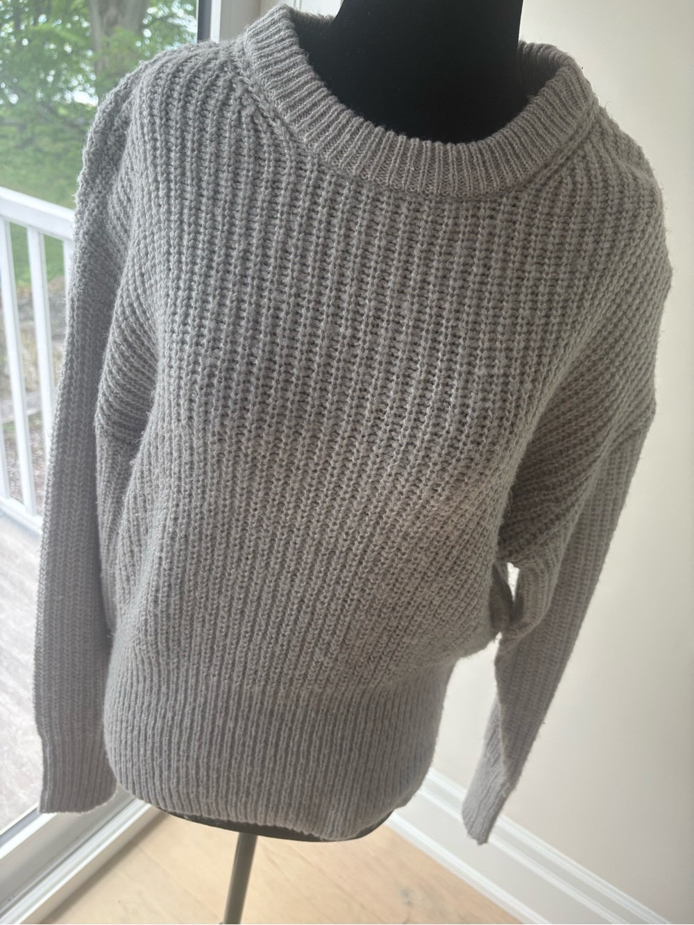 Suzy Shier Light Gray Ribbed Knit Sweater